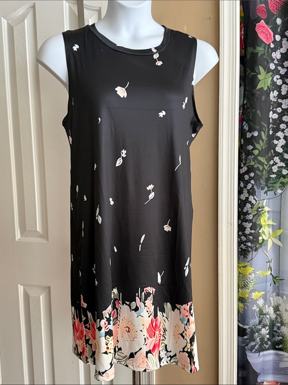 Black Floral Hem Sleeveless Shift Dress